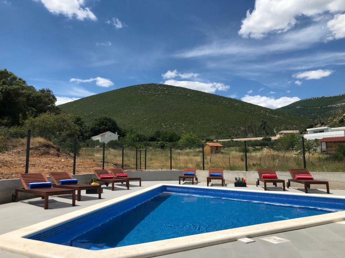 Villa Mila Kastela Kaštel Novi Esterno foto