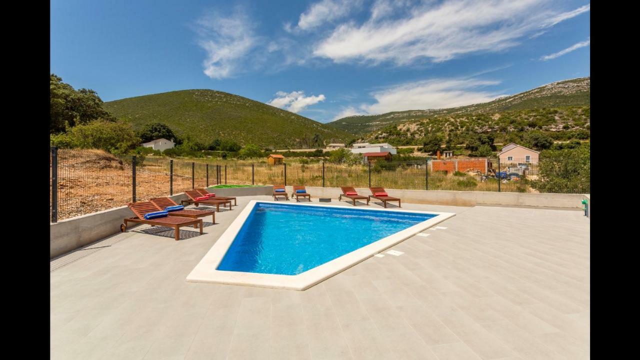 Villa Mila Kastela Kaštel Novi Esterno foto