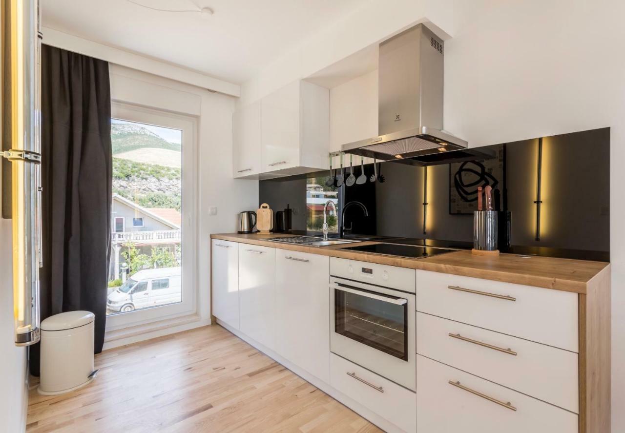 Villa Mila Kastela Kaštel Novi Esterno foto