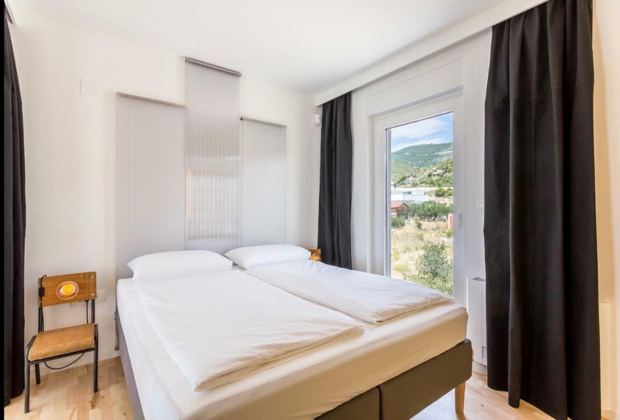 Villa Mila Kastela Kaštel Novi Esterno foto